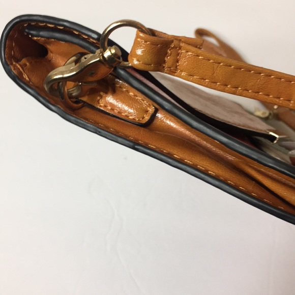 Urban Expressions Clutch - Picture 3 of 6